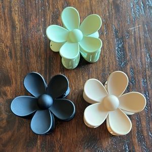 3 flower hair clips